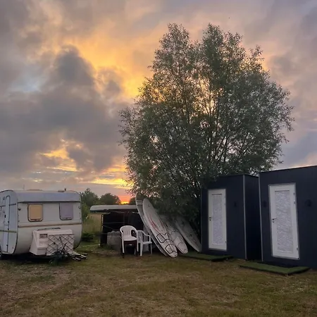 Przyczepy Kempingowe Nad Zatoka Campsite