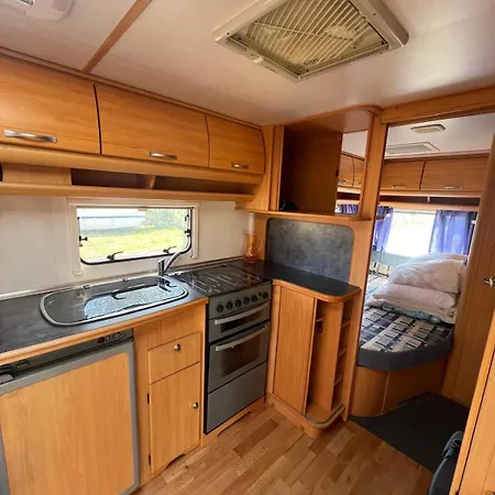 Przyczepy Kempingowe Nad Zatoka キャンプ場 *