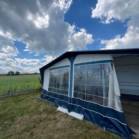 Przyczepy Kempingowe Nad Zatoka スバジェボ