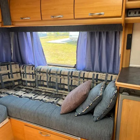 Campingplatz Przyczepy Kempingowe Nad Zatoka *
