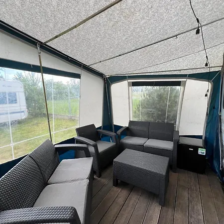 Przyczepy Kempingowe Nad Zatoka キャンプ場 スバジェボ