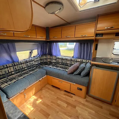 Przyczepy Kempingowe Nad Zatoka スバジェボ