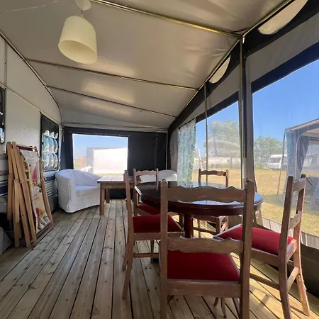 Campsite Przyczepy Kempingowe Nad Zatoka *