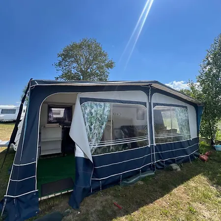 キャンプ場 Przyczepy Kempingowe Nad Zatoka スバジェボ