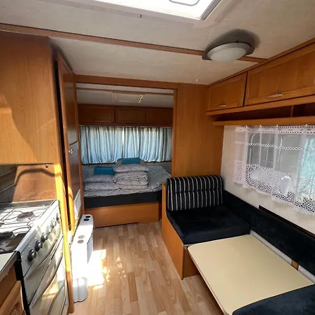 Przyczepy Kempingowe Nad Zatoka スバジェボ