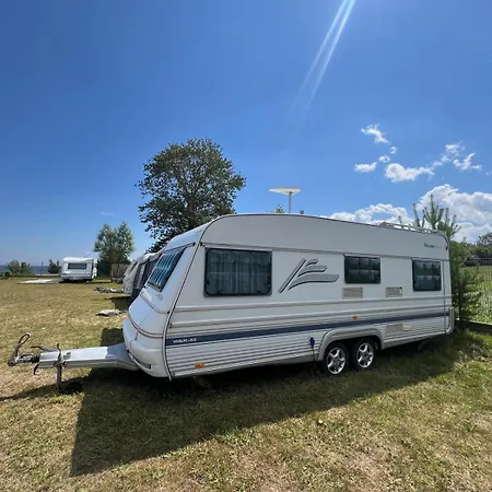 Przyczepy Kempingowe Nad Zatoka キャンプ場