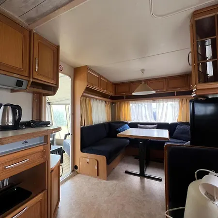 Przyczepy Kempingowe Nad Zatoka キャンプ場 *