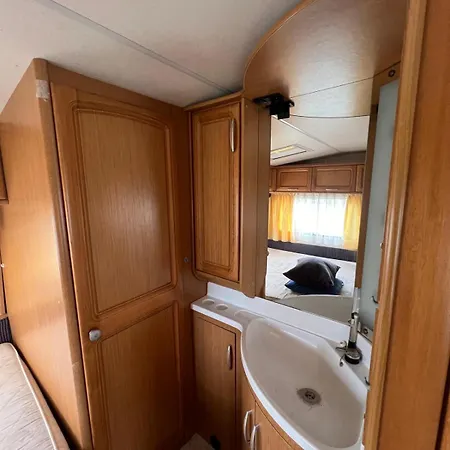 Przyczepy Kempingowe Nad Zatoka * スバジェボ