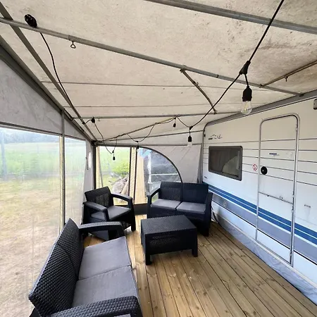 Przyczepy Kempingowe Nad Zatoka キャンプ場