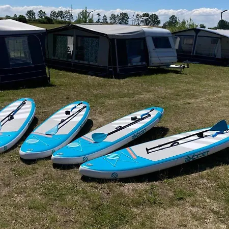 キャンプ場 Przyczepy Kempingowe Nad Zatoka スバジェボ