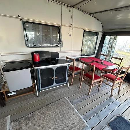 Przyczepy Kempingowe Nad Zatoka Campsite