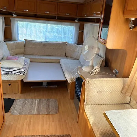 キャンプ場 Przyczepy Kempingowe Nad Zatoka