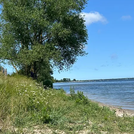 キャンプ場 Przyczepy Kempingowe Nad Zatoka