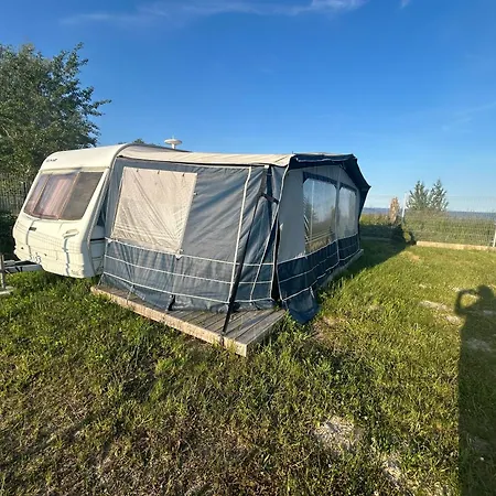 キャンプ場 Przyczepy Kempingowe Nad Zatoka *